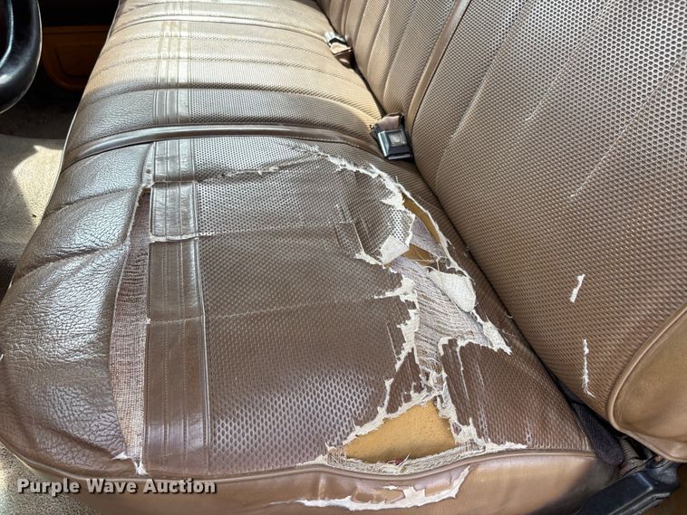 image for item DV4397 1991 Ford F350 utility bed pickup truck