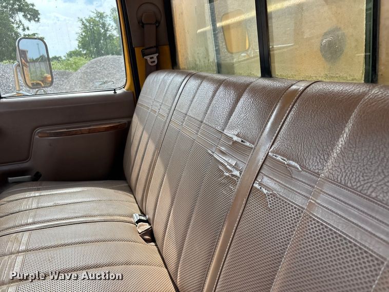 image for item DV4397 1991 Ford F350 utility bed pickup truck