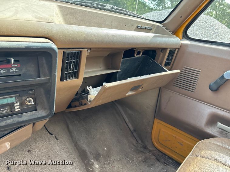 image for item DV4397 1991 Ford F350 utility bed pickup truck