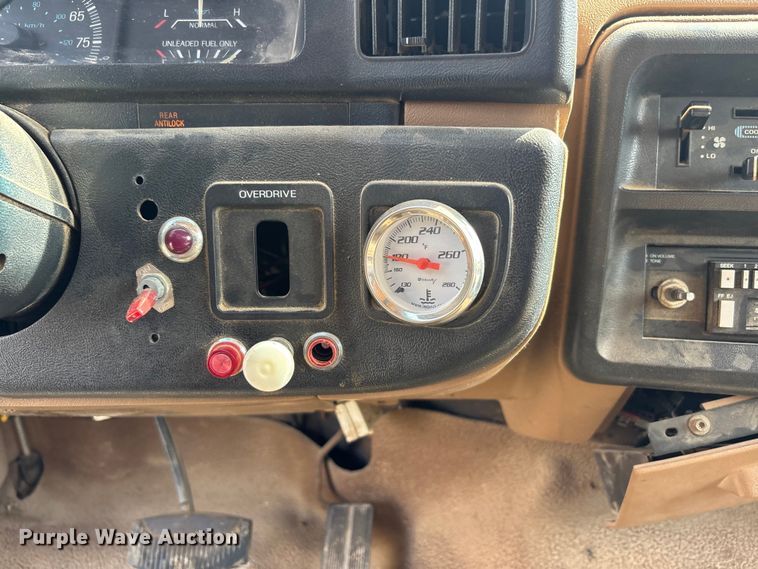image for item DV4397 1991 Ford F350 utility bed pickup truck