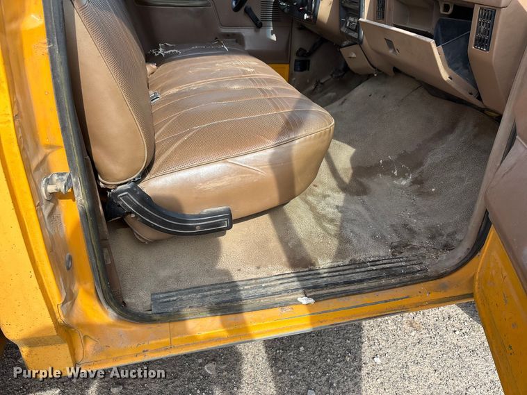 image for item DV4397 1991 Ford F350 utility bed pickup truck