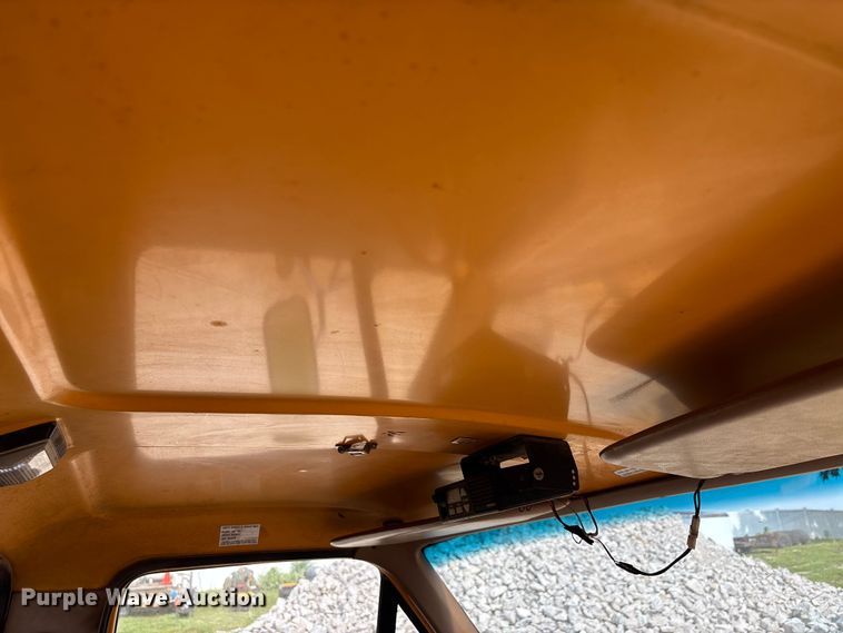 image for item DV4397 1991 Ford F350 utility bed pickup truck