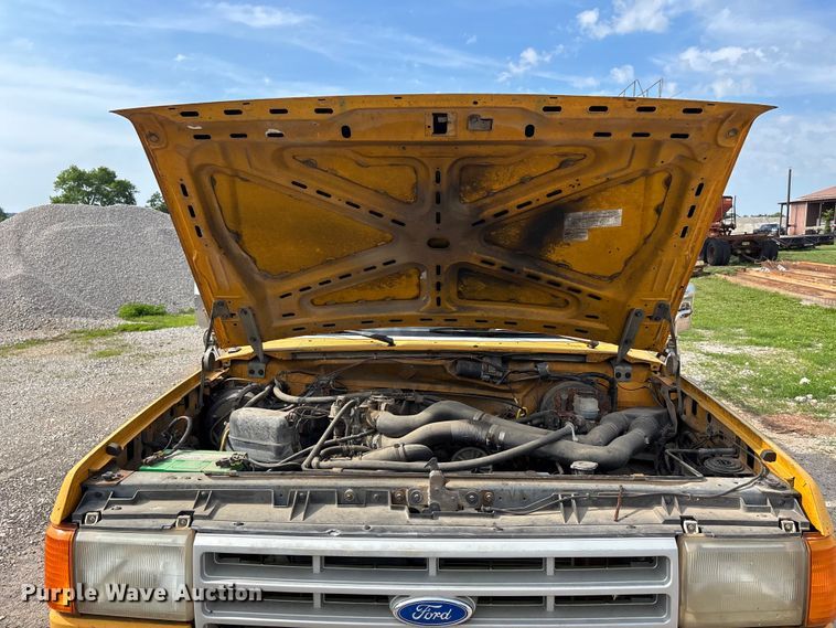 image for item DV4397 1991 Ford F350 utility bed pickup truck
