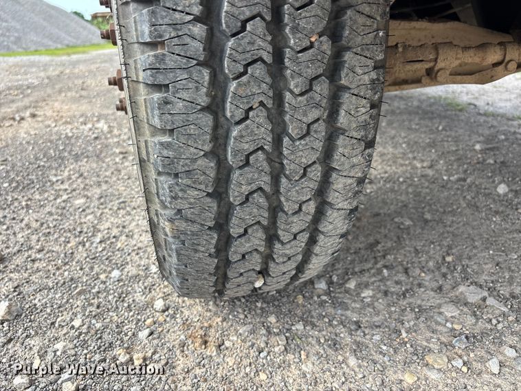 image for item DV4397 1991 Ford F350 utility bed pickup truck