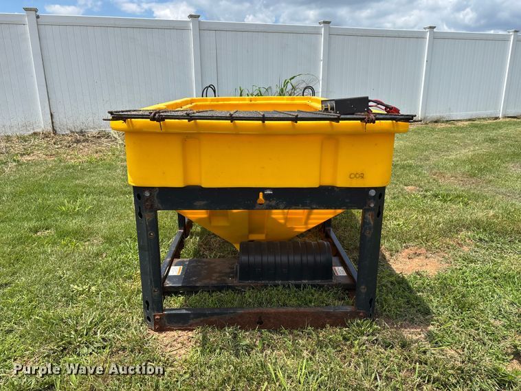 image for item DV4408 Snowed spreader