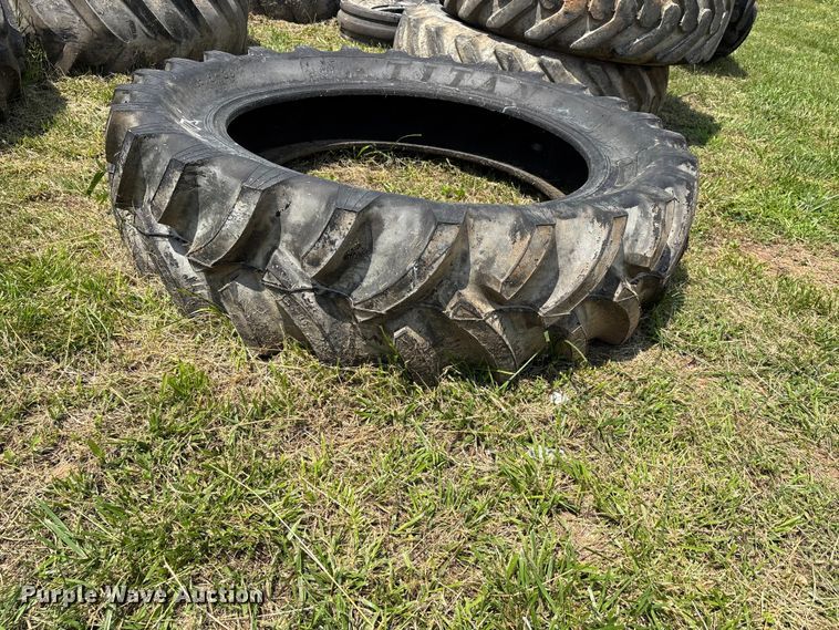 image for item DV4409 (12) tires