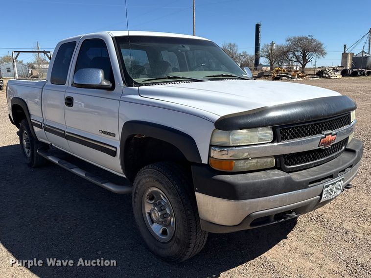 image for item DZ5327 2002 Chevrolet Silverado 2500HD Ext. Cab pickup truck