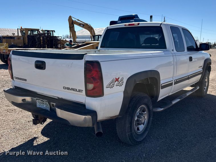 image for item DZ5327 2002 Chevrolet Silverado 2500HD Ext. Cab pickup truck