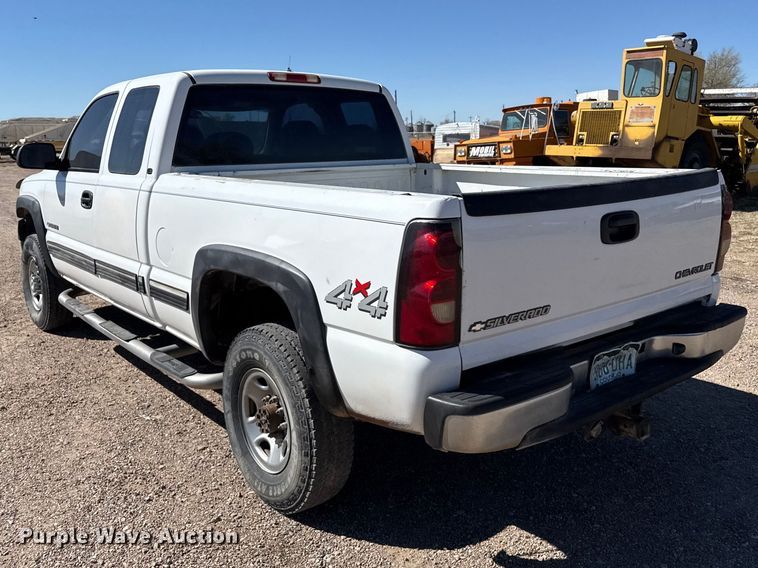 image for item DZ5327 2002 Chevrolet Silverado 2500HD Ext. Cab pickup truck