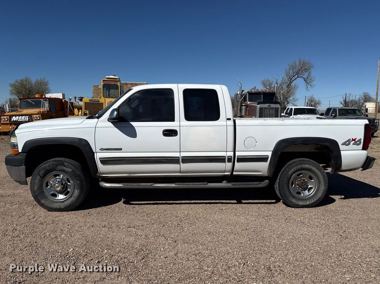 image for item DZ5327 2002 Chevrolet Silverado 2500HD Ext. Cab pickup truck