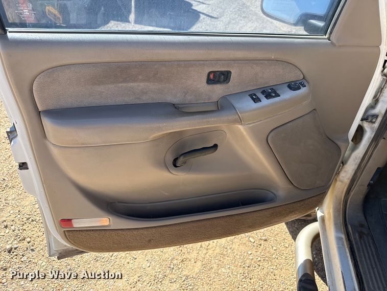 image for item DZ5327 2002 Chevrolet Silverado 2500HD Ext. Cab pickup truck