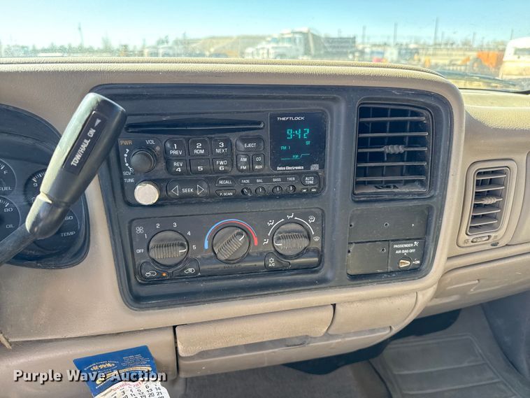 image for item DZ5327 2002 Chevrolet Silverado 2500HD Ext. Cab pickup truck