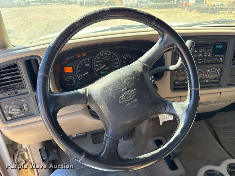 image for item DZ5327 2002 Chevrolet Silverado 2500HD Ext. Cab pickup truck