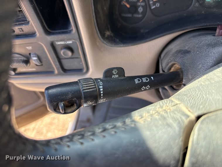 image for item DZ5327 2002 Chevrolet Silverado 2500HD Ext. Cab pickup truck