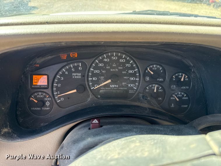 image for item DZ5327 2002 Chevrolet Silverado 2500HD Ext. Cab pickup truck