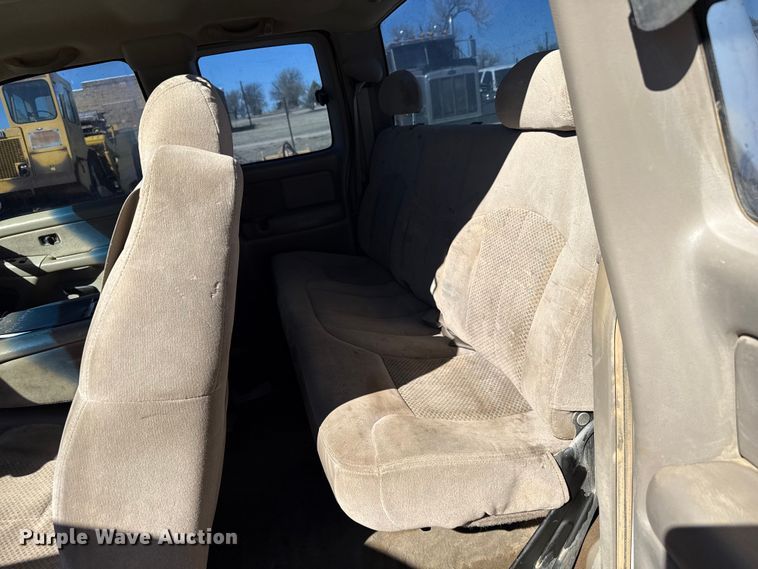 image for item DZ5327 2002 Chevrolet Silverado 2500HD Ext. Cab pickup truck