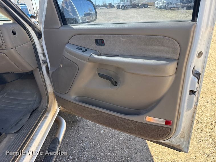 image for item DZ5327 2002 Chevrolet Silverado 2500HD Ext. Cab pickup truck