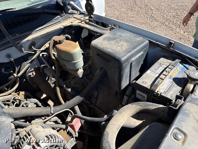 image for item DZ5327 2002 Chevrolet Silverado 2500HD Ext. Cab pickup truck