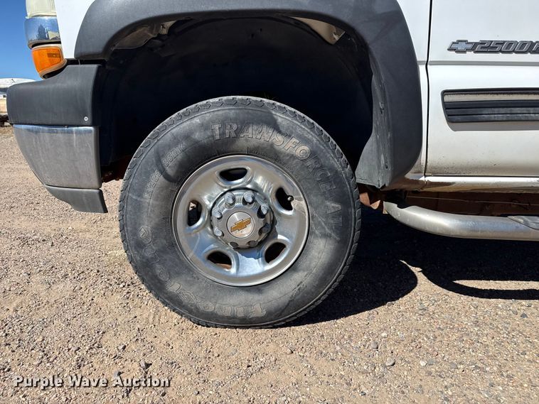 image for item DZ5327 2002 Chevrolet Silverado 2500HD Ext. Cab pickup truck