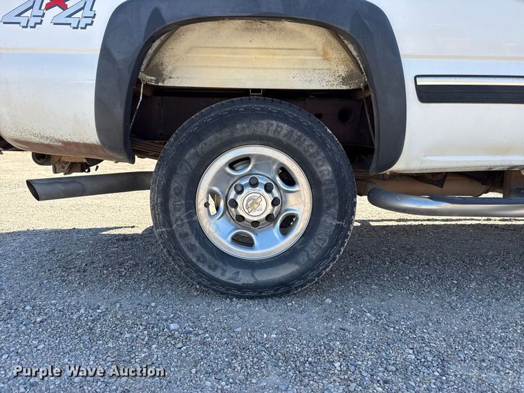 image for item DZ5327 2002 Chevrolet Silverado 2500HD Ext. Cab pickup truck