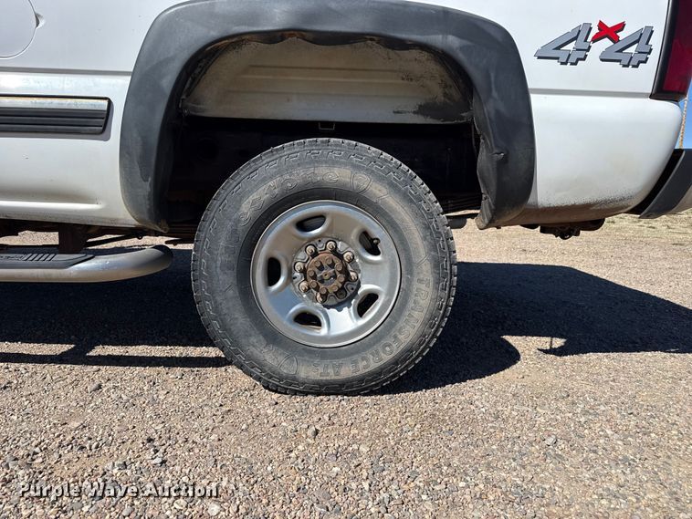 image for item DZ5327 2002 Chevrolet Silverado 2500HD Ext. Cab pickup truck