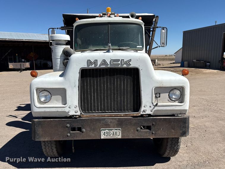 image for item DZ5339 1981 Mack R686ST dump truck