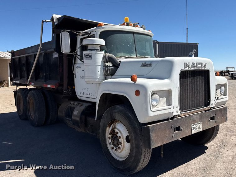 image for item DZ5339 1981 Mack R686ST dump truck