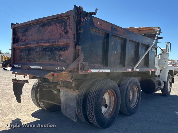 image for item DZ5339 1981 Mack R686ST dump truck