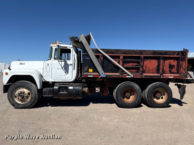 image for item DZ5339 1981 Mack R686ST dump truck