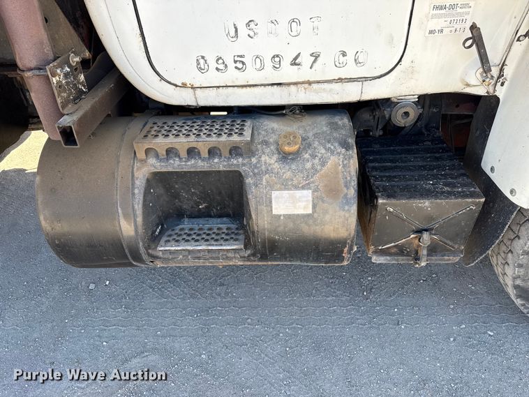 image for item DZ5339 1981 Mack R686ST dump truck