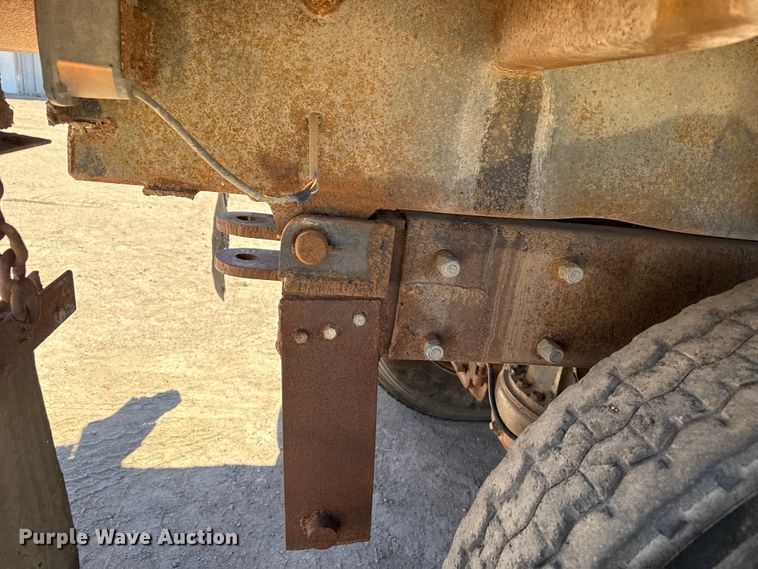 image for item DZ5339 1981 Mack R686ST dump truck