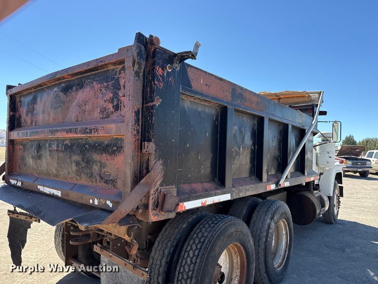 image for item DZ5339 1981 Mack R686ST dump truck