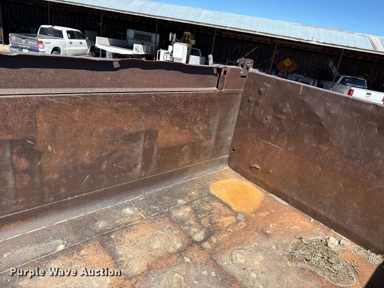 image for item DZ5339 1981 Mack R686ST dump truck