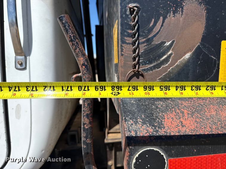 image for item DZ5339 1981 Mack R686ST dump truck