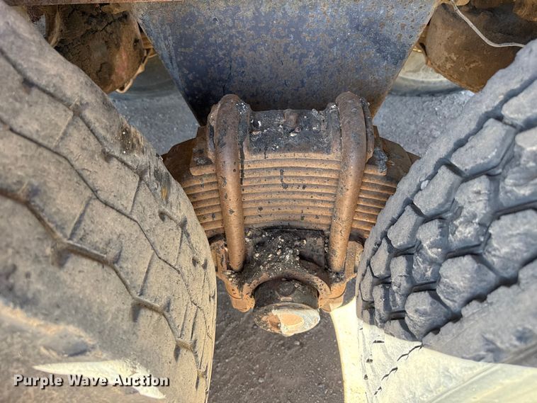 image for item DZ5339 1981 Mack R686ST dump truck