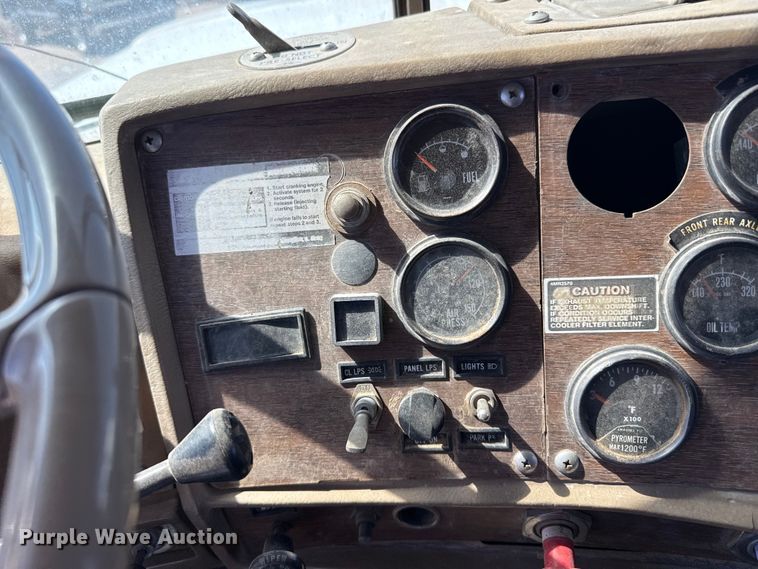 image for item DZ5339 1981 Mack R686ST dump truck