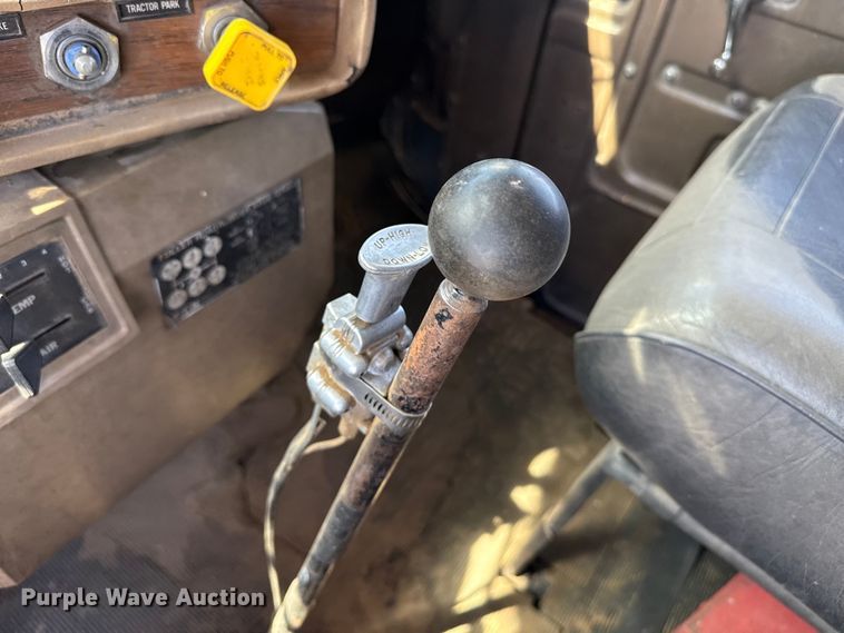 image for item DZ5339 1981 Mack R686ST dump truck