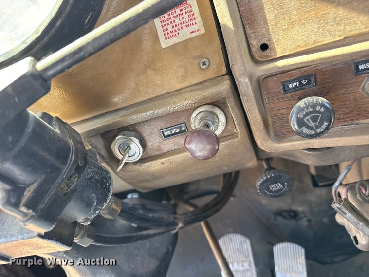 image for item DZ5339 1981 Mack R686ST dump truck