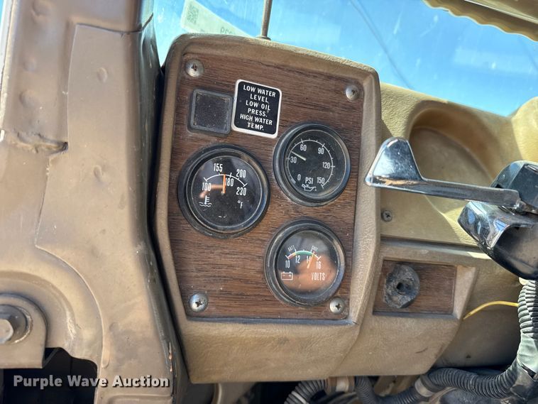 image for item DZ5339 1981 Mack R686ST dump truck