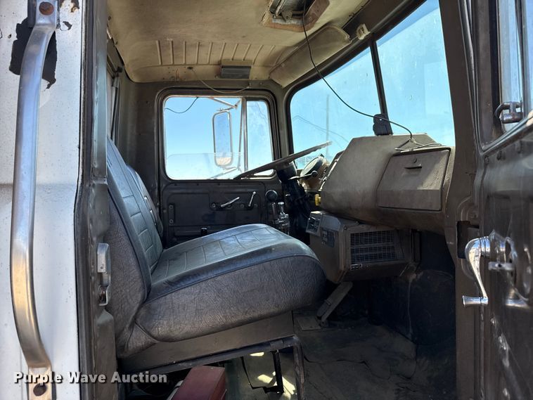 image for item DZ5339 1981 Mack R686ST dump truck