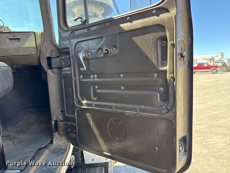 image for item DZ5339 1981 Mack R686ST dump truck