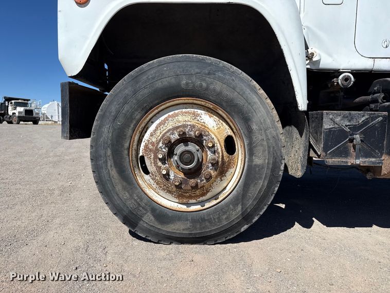 image for item DZ5339 1981 Mack R686ST dump truck