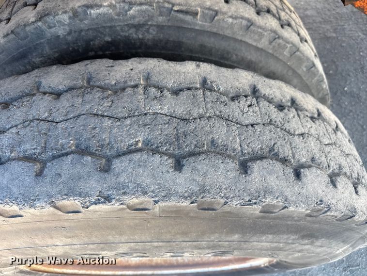 image for item DZ5339 1981 Mack R686ST dump truck