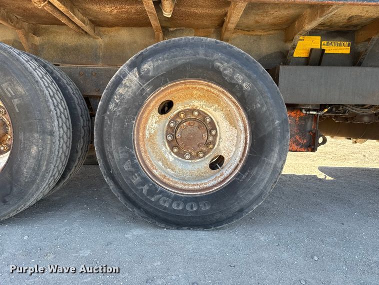 image for item DZ5339 1981 Mack R686ST dump truck