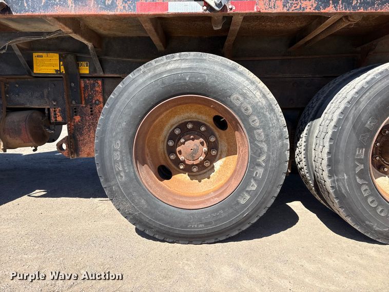 image for item DZ5339 1981 Mack R686ST dump truck