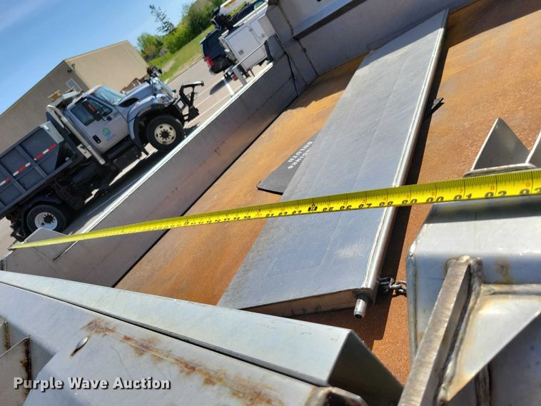 image for item DZ7137 2012 Ford  F450 Super Duty dump truck