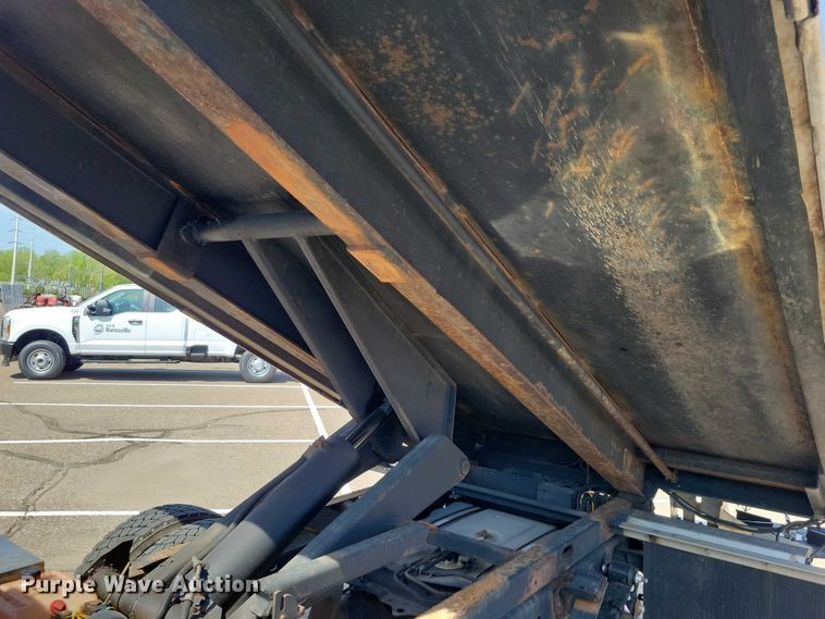 image for item DZ7137 2012 Ford  F450 Super Duty dump truck