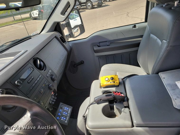 image for item DZ7137 2012 Ford  F450 Super Duty dump truck