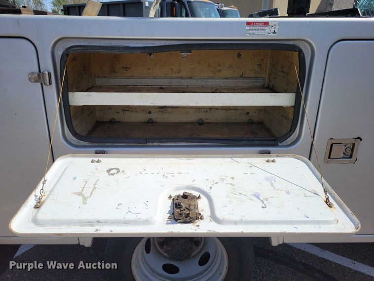 image for item DZ7138 2007 Ford F450 Super Duty utility / service truck