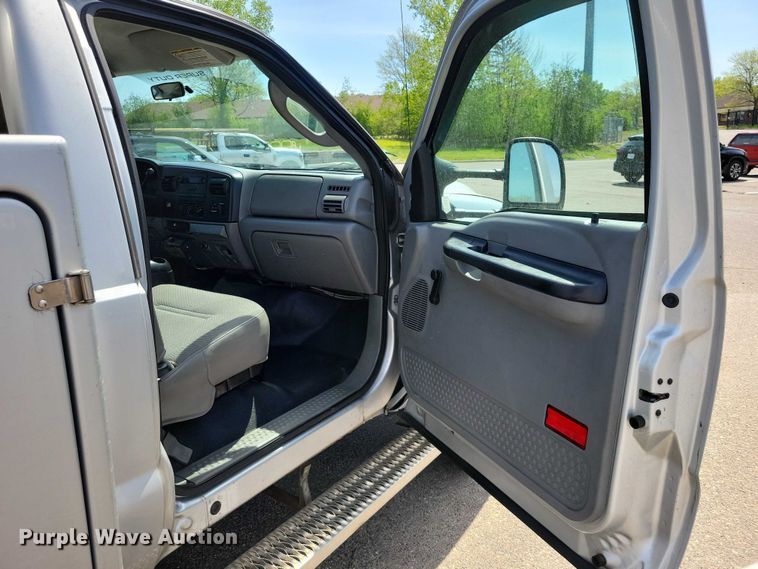 image for item DZ7138 2007 Ford F450 Super Duty utility / service truck